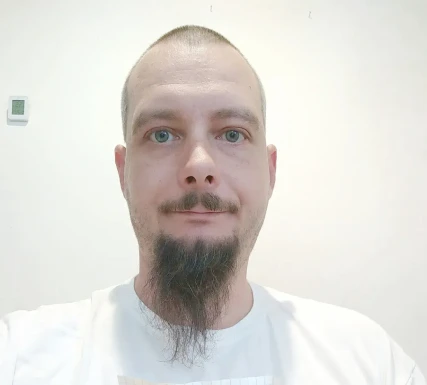 <span>Sebastian, 38</span>&nbsp;<span style='width: 25px; height: 16px; float: right; background-image: url(/bitmaps/flags_small/DE.PNG)'>&nbsp;</span><br><span>Schongau, Allemagne</span>&nbsp;<input type='button' class='joinbtn' style='float: right' value='JOIN NOW' />