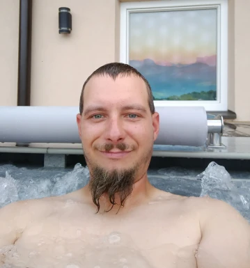 <span>Sebastian, 38</span>&nbsp;<span style='width: 25px; height: 16px; float: right; background-image: url(/bitmaps/flags_small/DE.PNG)'>&nbsp;</span><br><span>Schongau, 德国</span>&nbsp;<input type='button' class='joinbtn' style='float: right' value='JOIN NOW' />