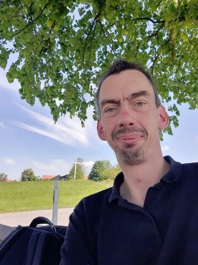 <span>Heiko, 47</span>&nbsp;<span style='width: 25px; height: 16px; float: right; background-image: url(/bitmaps/flags_small/DE.PNG)'>&nbsp;</span><br><span>Munich, 德国</span>&nbsp;<input type='button' class='joinbtn' style='float: right' value='JOIN NOW' />