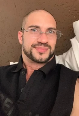 <span>Hoffman, 56</span>&nbsp;<span style='width: 25px; height: 16px; float: right; background-image: url(/bitmaps/flags_small/US.PNG)'>&nbsp;</span><br><span>Boston, 美国</span>&nbsp;<input type='button' class='joinbtn' style='float: right' value='JOIN NOW' />