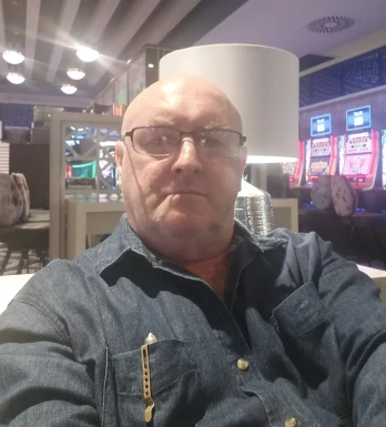 <span>Wayne, 64</span>&nbsp;<span style='width: 25px; height: 16px; float: right; background-image: url(/bitmaps/flags_small/AU.PNG)'>&nbsp;</span><br><span>Gold Coast, 澳大利亚</span>&nbsp;<input type='button' class='joinbtn' style='float: right' value='JOIN NOW' />